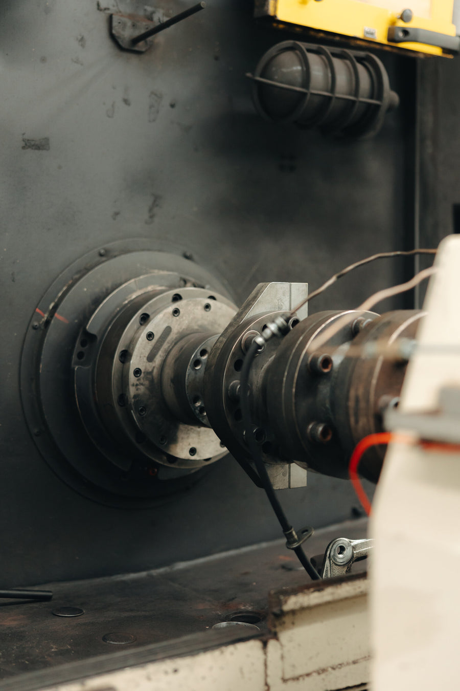 Drive shaft and mounting flange on a test machine